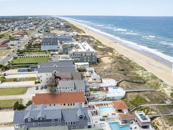 Luxurious Oceanfront Estate in Kill Devil Hills - Perfect for Large Groups